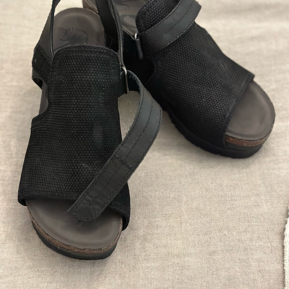 OTBT Platform sandals